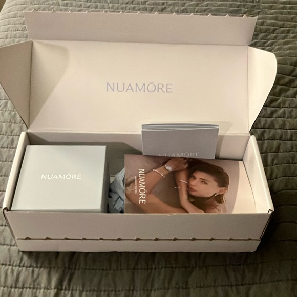 Nuamore Women's Watch - Picture 7 of 7